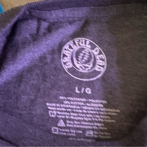 NWT-Grateful Dead Graphic T-Shirt - Gray
Classic graphic logo, stunning colors - Picture 4 of 10